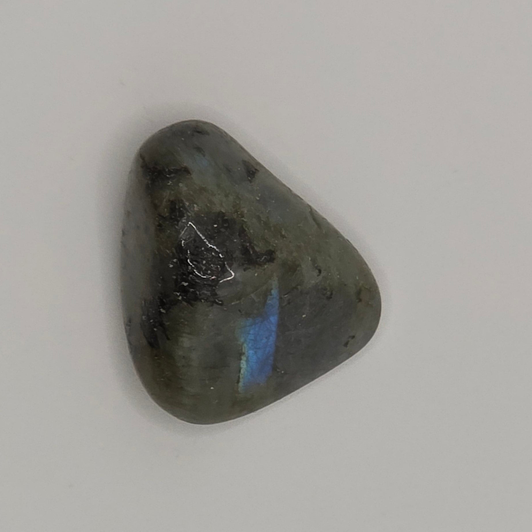 Birdseye view of Labradorite tumbled stone on white background – grey stone with blue-green iridescent flash – 2-3cm polished crystal for transformation