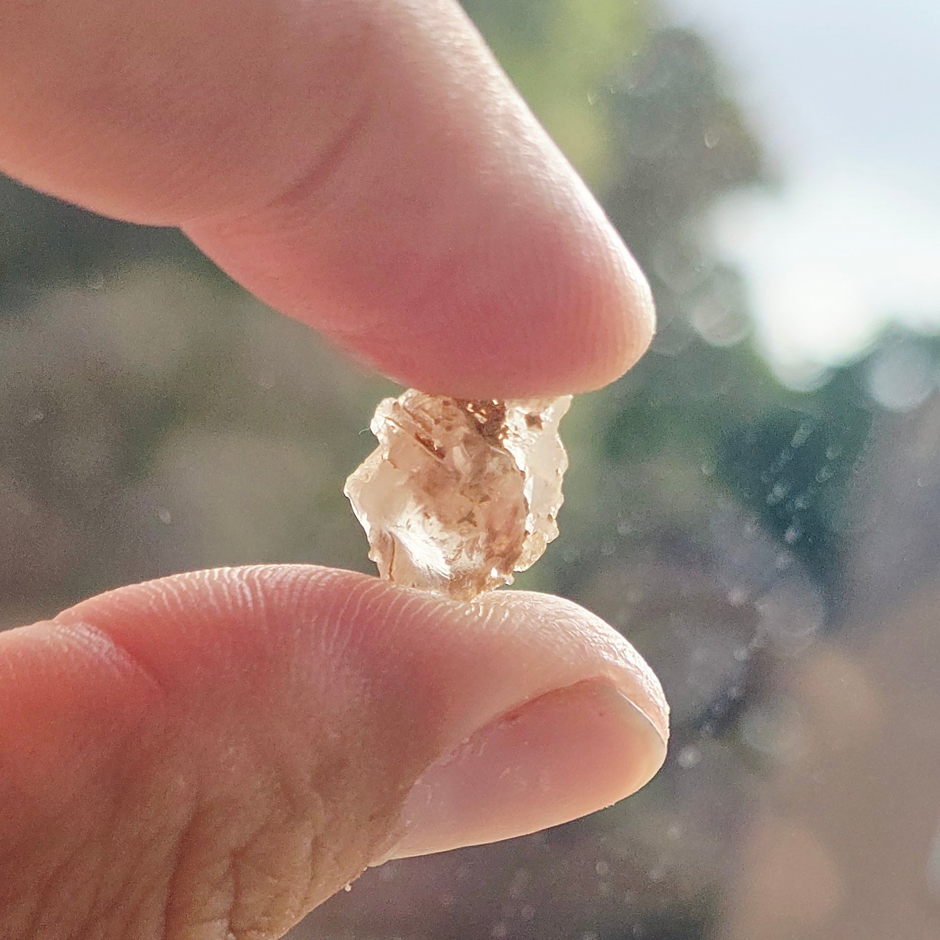 Petalite crystal upto light
