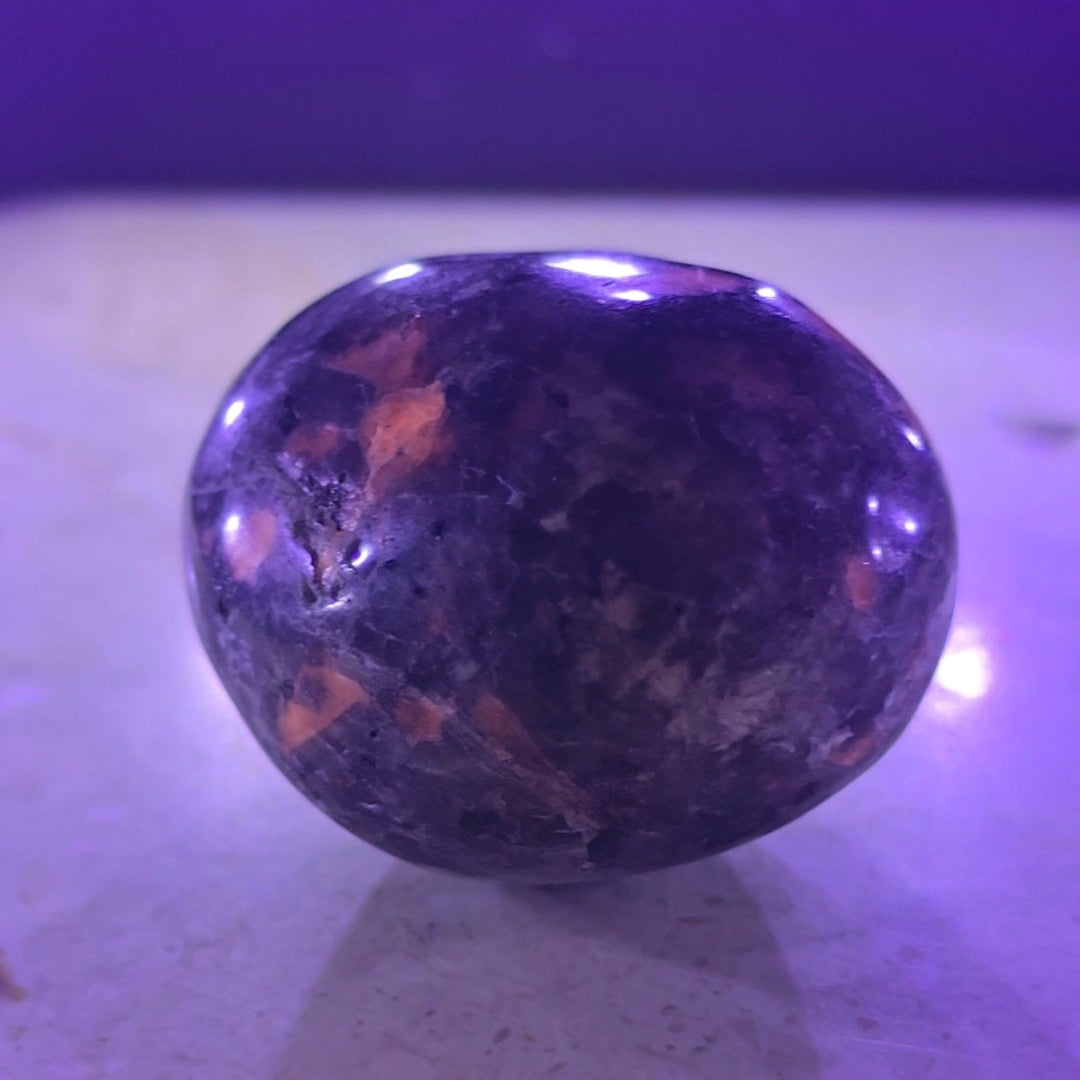 Yooperlite Tumblestones – Hidden Fire & Truth Stone