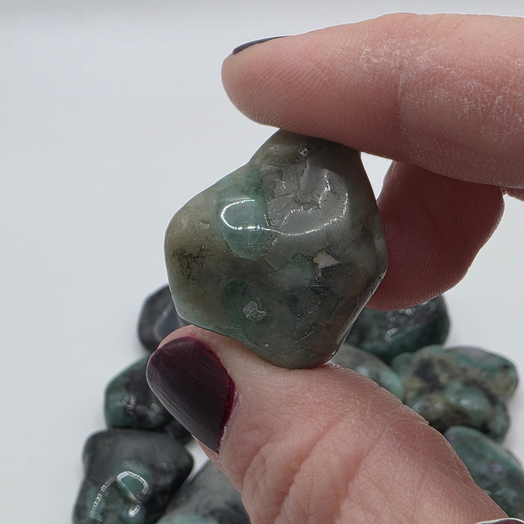 Natural Emerald Tumbled Crystal – Brazilian Emerald – 10g