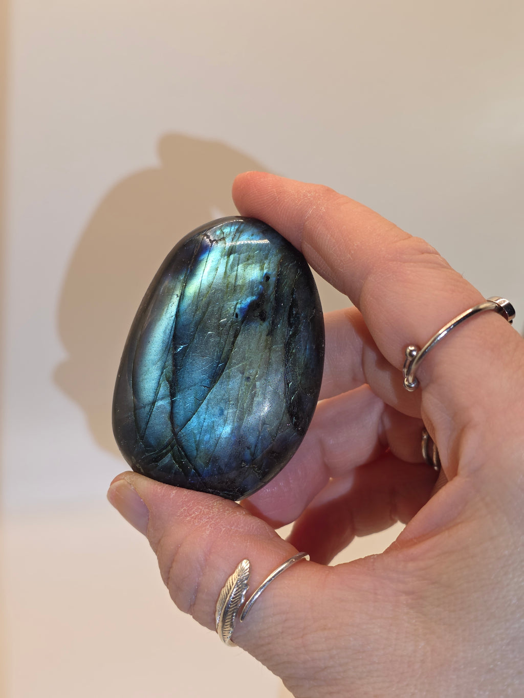 Mini Labradorite Freeform – 5-6cm – Very Strong Flash – Hand-Carved in Madagascar