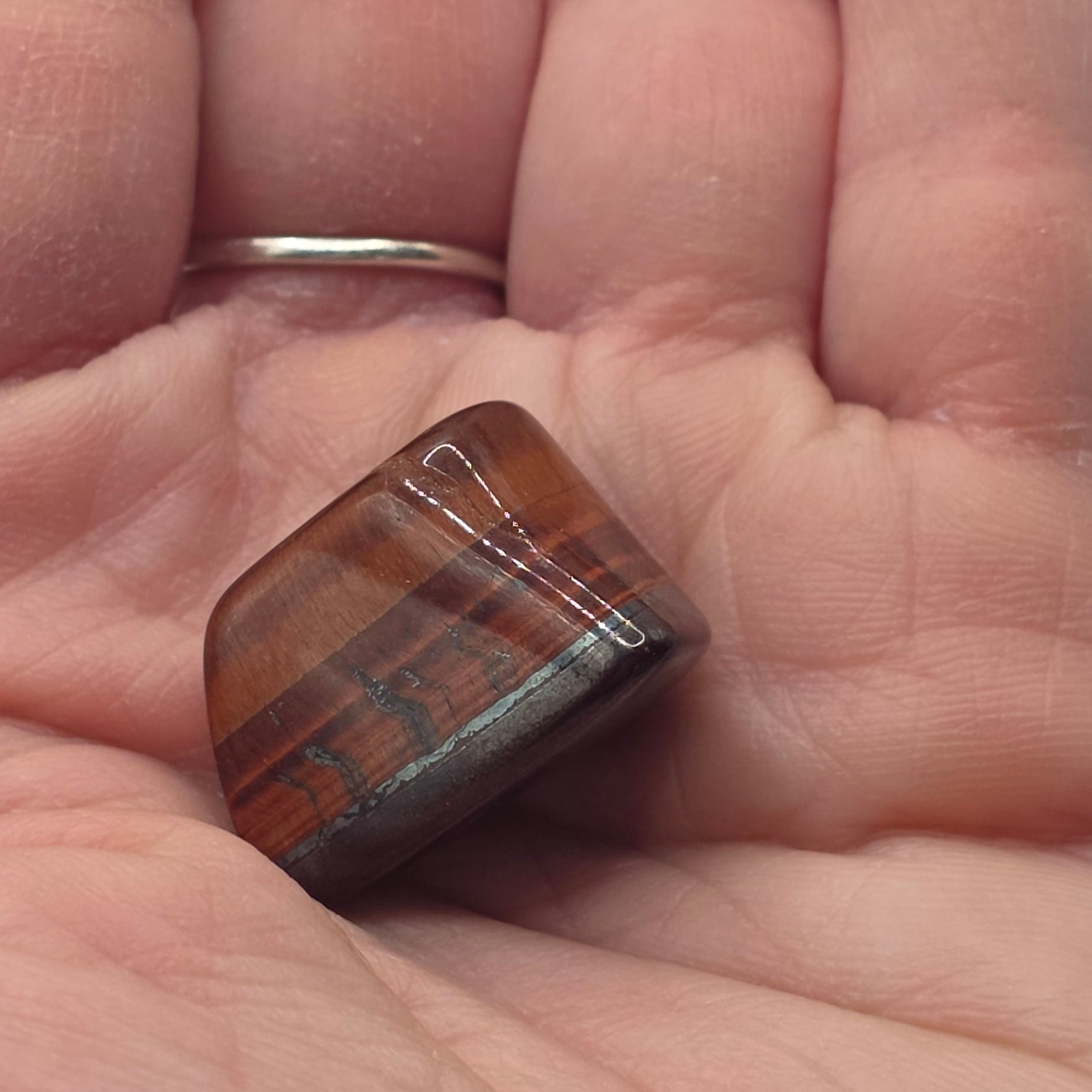 Red Tiger Eye – The Stone of Confidence and Courage