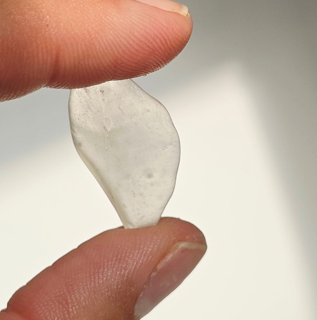 Libyan Desert Glass – Golden Tektite & Solar Energy (01)