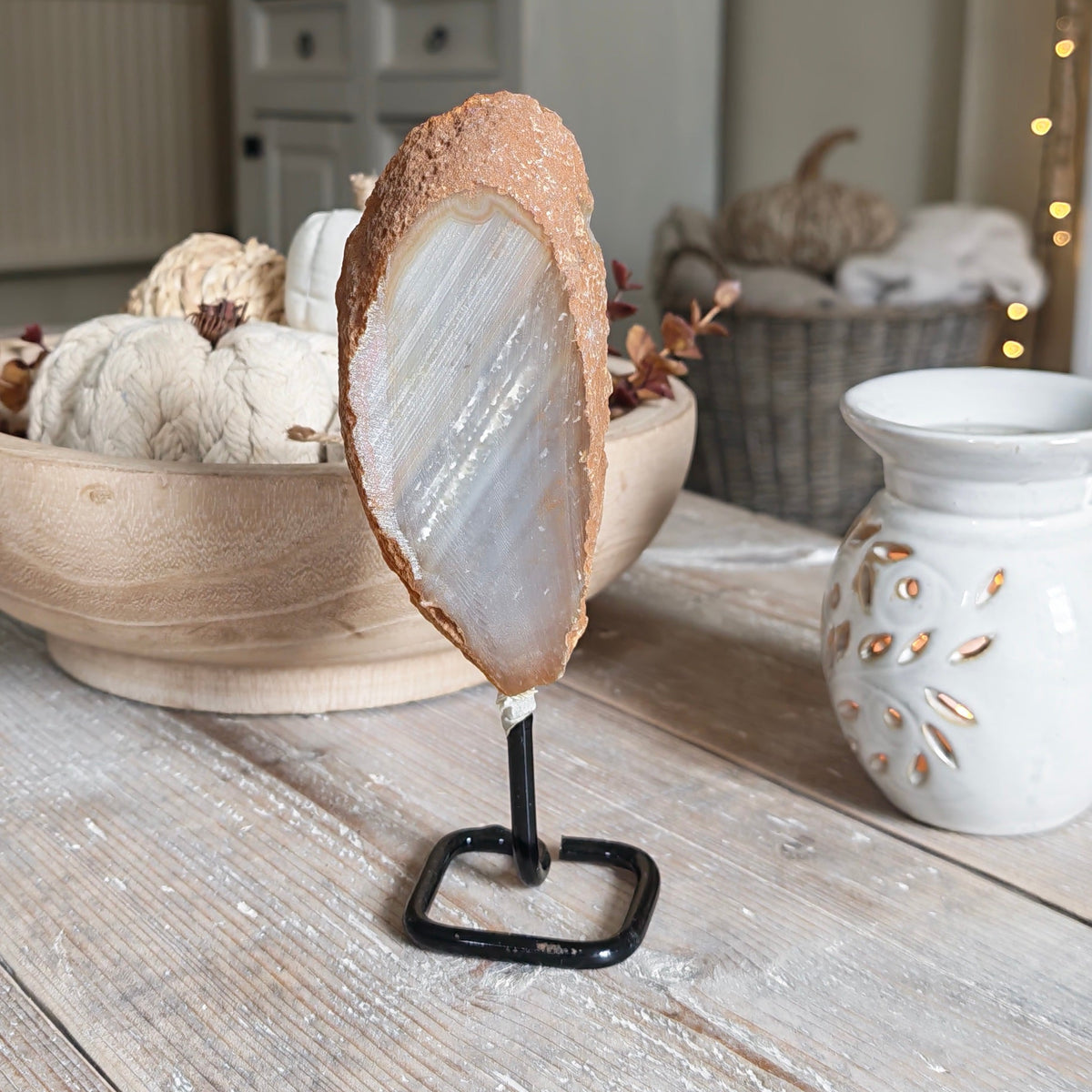Beige, White & Grey Agate Slice on Stand – 19.5cm