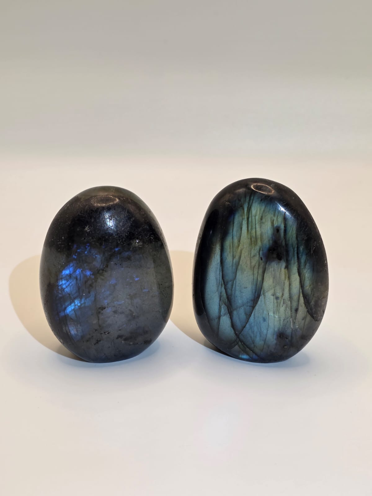Mini Labradorite Freeform – 5-6cm – Very Strong Flash – Hand-Carved in Madagascar