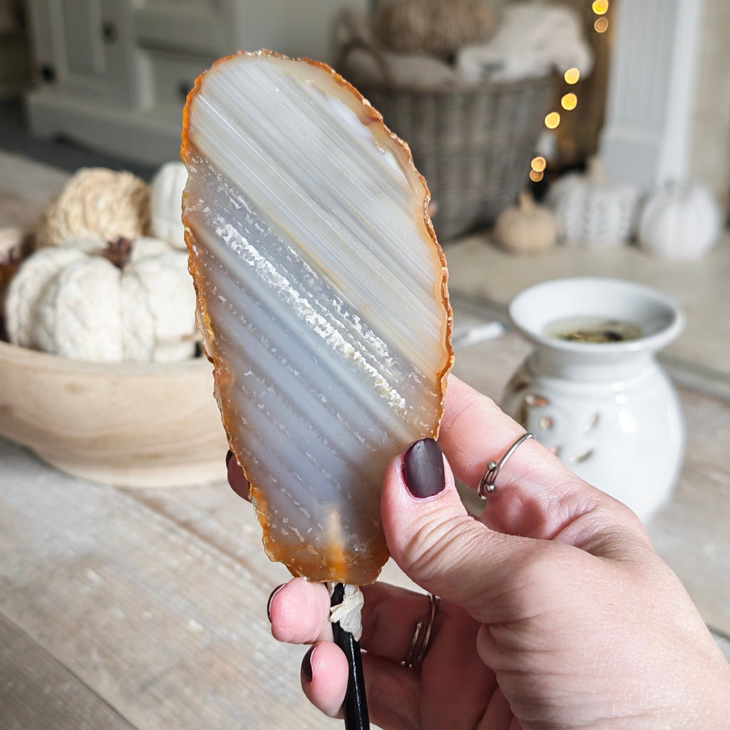 Beige, White & Grey Agate Slice on Stand – 19.5cm