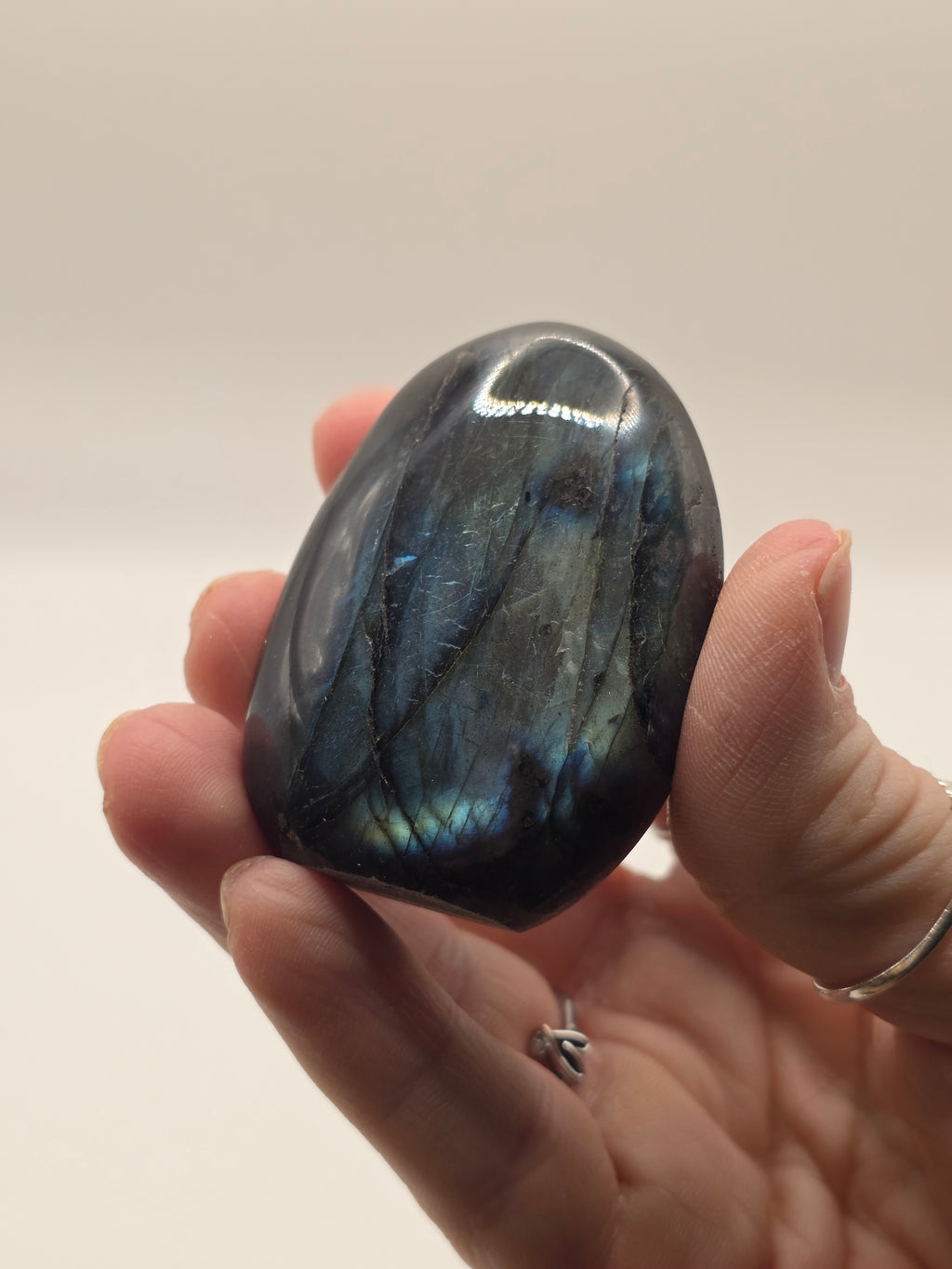Mini Labradorite Freeform – 5-6cm – Very Strong Flash – Hand-Carved in Madagascar